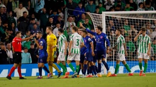 La polémica en el Betis - Atlético: el VAR 'birla' un penalti sobre Fornals