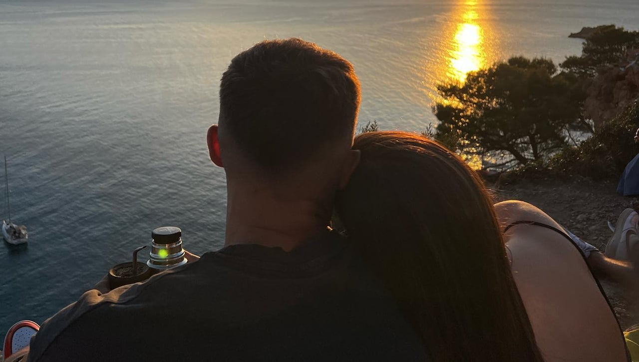 Si Pezzella lo tiene claro, lo disimula bien: "Si te respondo, mi viejo lo ve y se va a espantar"