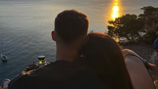 Si Pezzella lo tiene claro, lo disimula bien: "Si te respondo, mi viejo lo ve y se va a espantar"