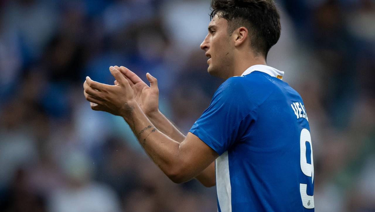 Sonoro portazo de Véliz 