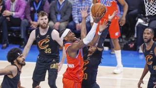 Humillan a los Cavaliers y frenan a los Rockets