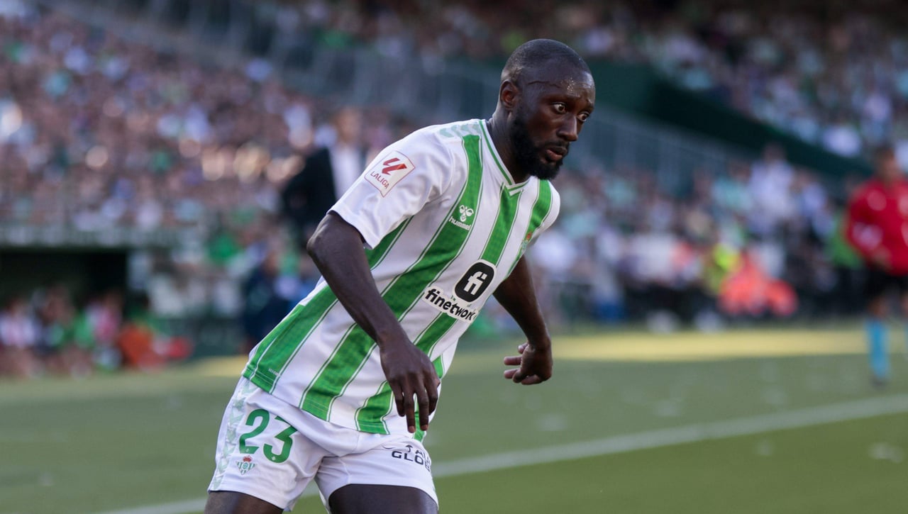 Movimientos en el lateral derecho del Betis