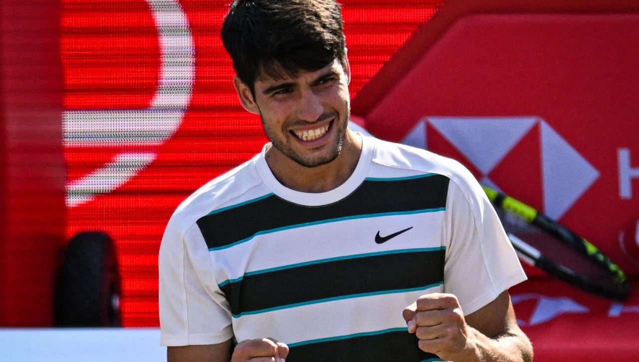 Carlos Alcaraz hace teatro en Queen's