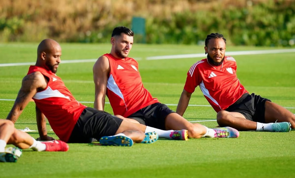 Rafa Mir se aferra a su contrato y descarta ofertas a la espera de que llegue una afín a lo firmado: ocho kilos brutos por dos temporadas