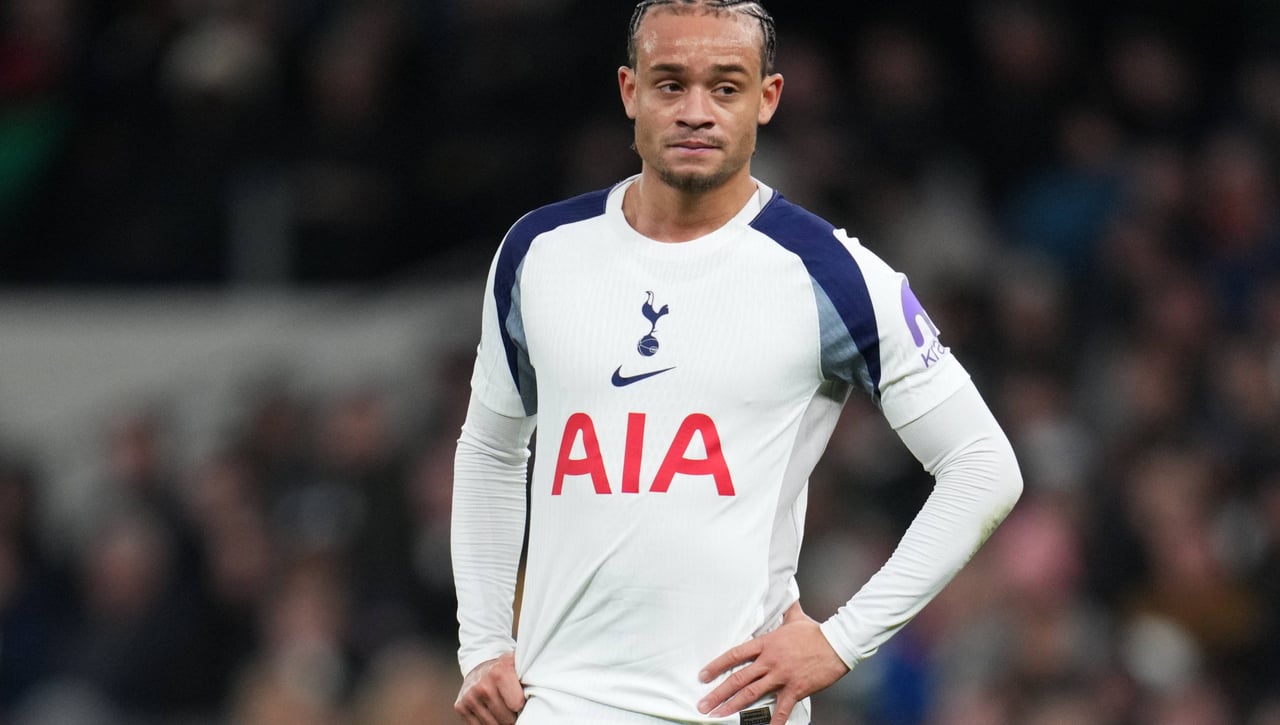 Xavi Simons, en la cuerda floja en el Tottenham