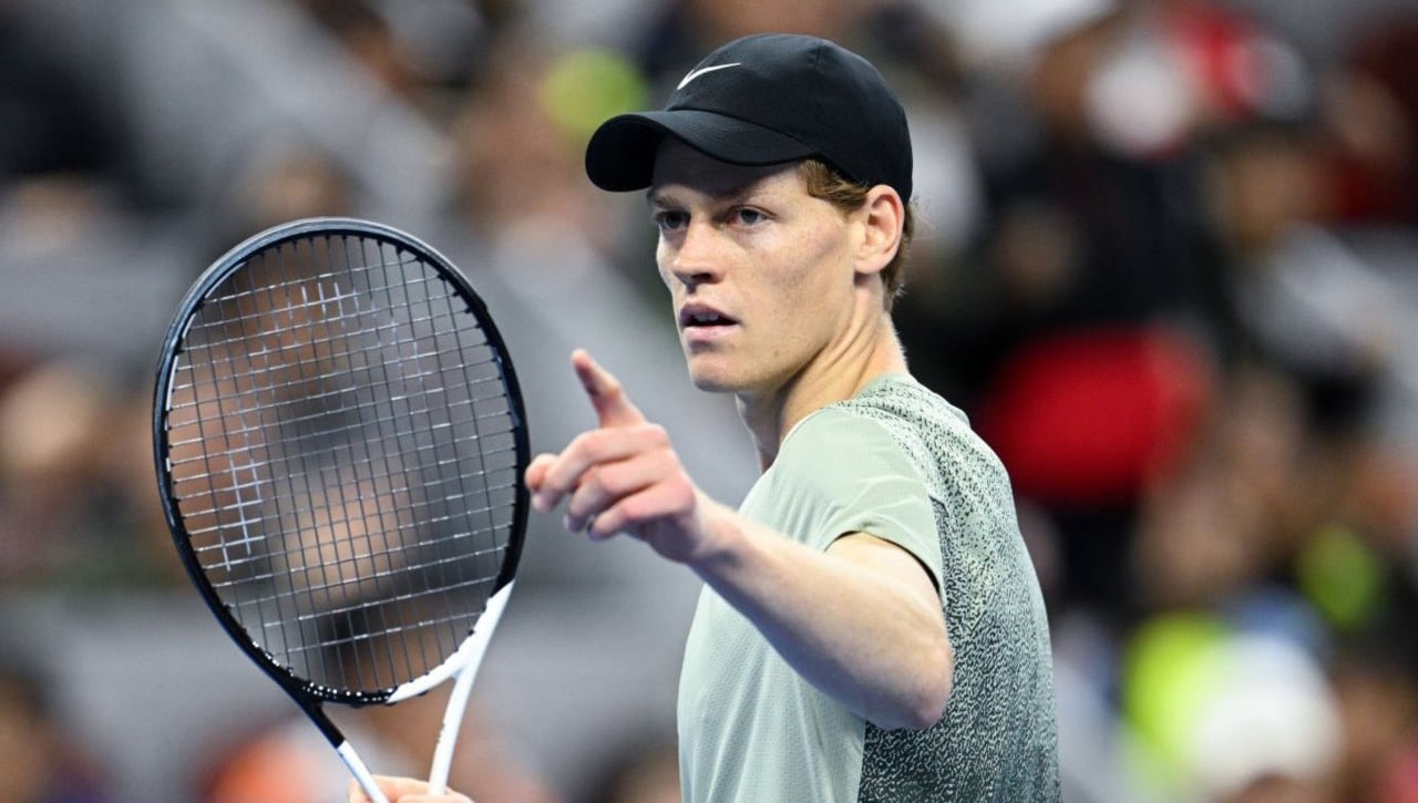 Jannik Sinner aprende la lección por las malas