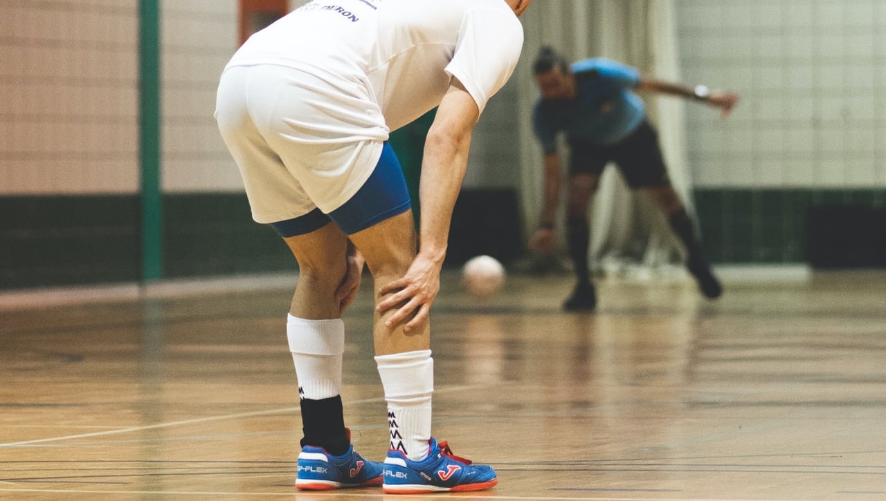 Muere un jugador de fútbol sala en Barcelona por un golpe en la cabeza durante un partido