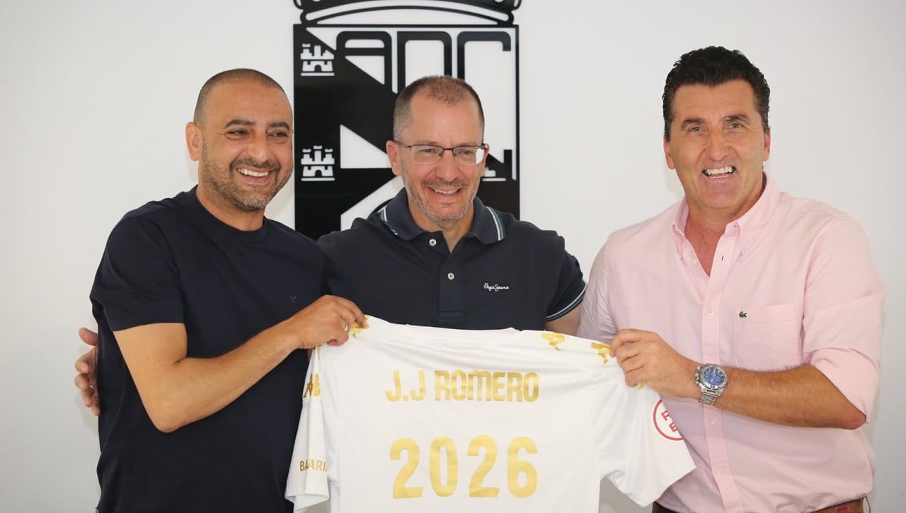 El Ceuta blinda a José Juan Romero