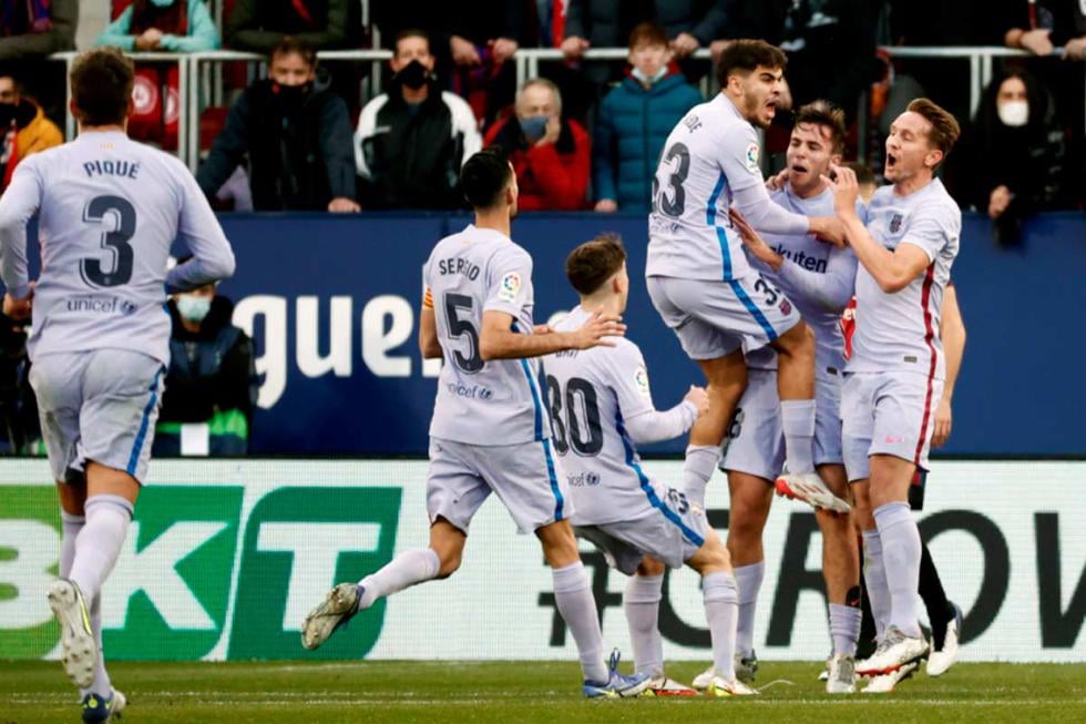 El Barcelona le busca salida y el Rayo le abre la puerta