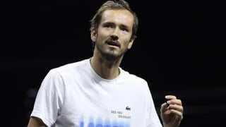 Medvedev lanza su raqueta contra el público en la Laver Cup