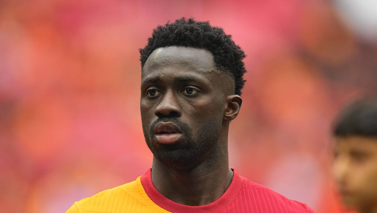 Cesc Fábregas podría tener a Davinson Sánchez en su zaga