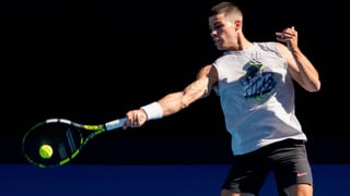 Carlos Alcaraz no levanta cabeza