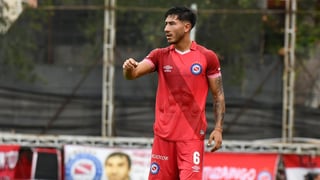 Román Vega, un nuevo comodín zurdo para la defensa sobre la mesa de Fajardo