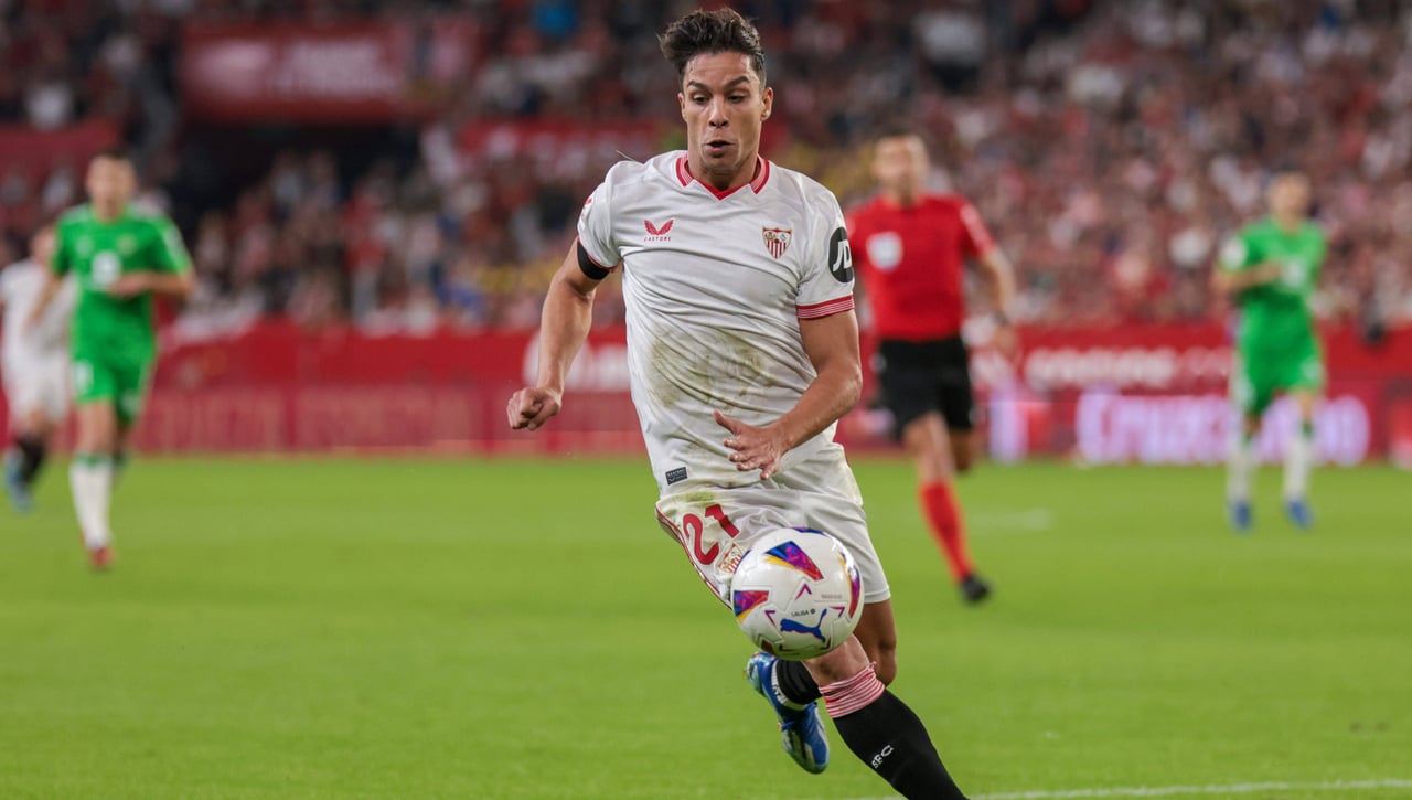 El Besiktas negocia por Óliver Torres