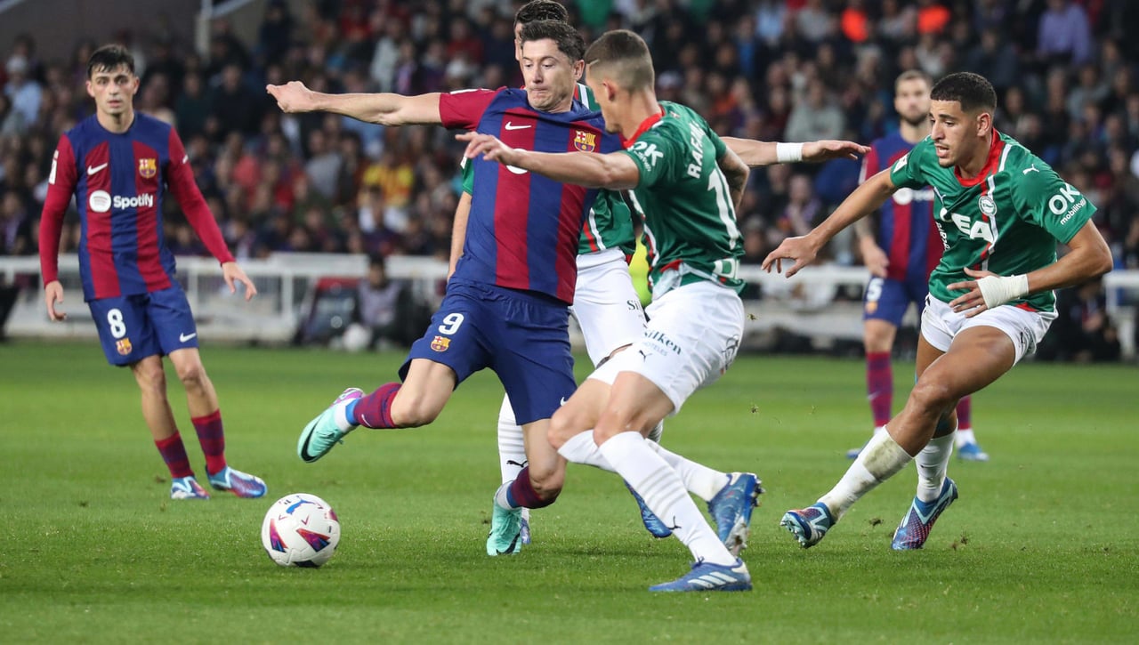 Las 'excusas' de Lewandowski a su desplante mientras Lamine Yamal se refugia en la Selección española