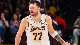 Un Doncic lesionado revive a los Lakers y Santi Aldama se luce ante Pau Gasol