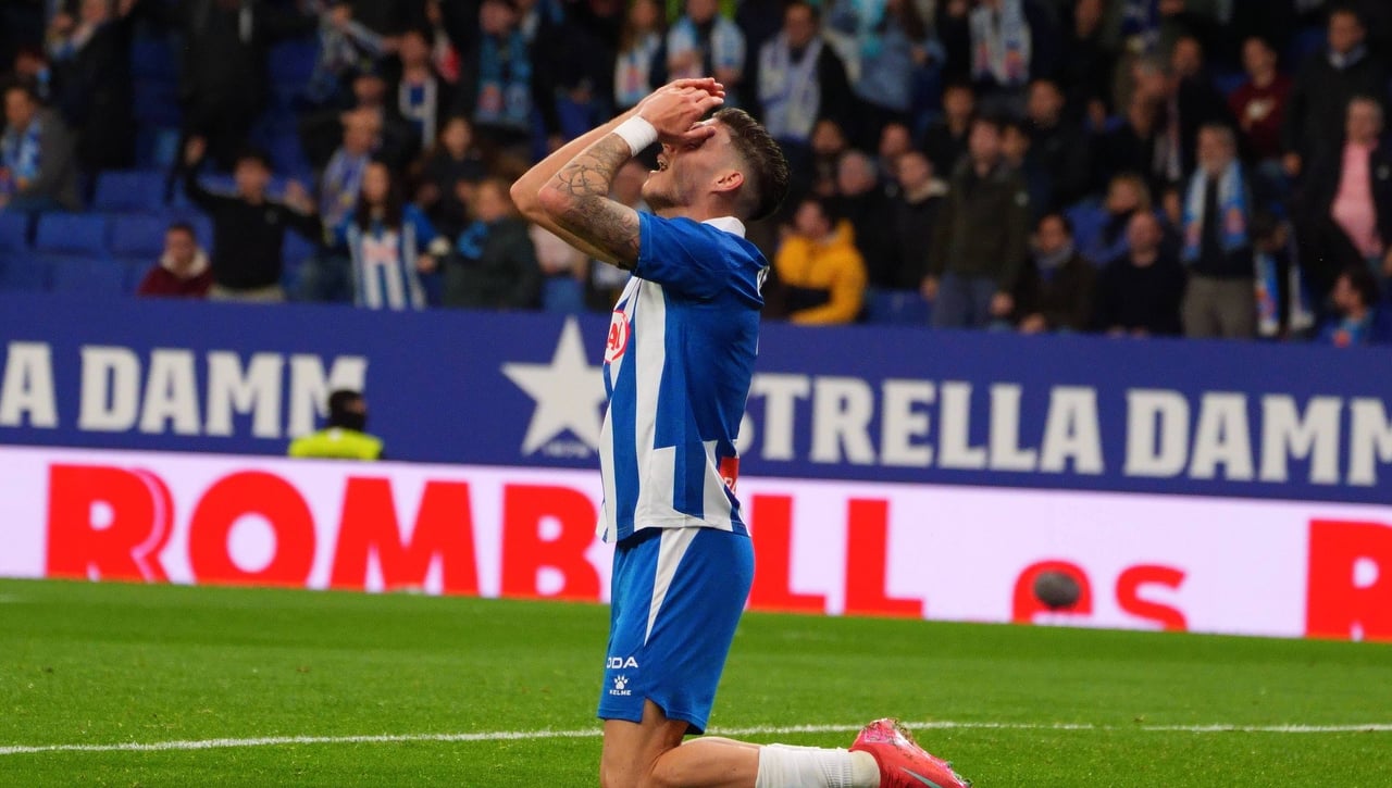 Aprietan por Roberto Fernández 