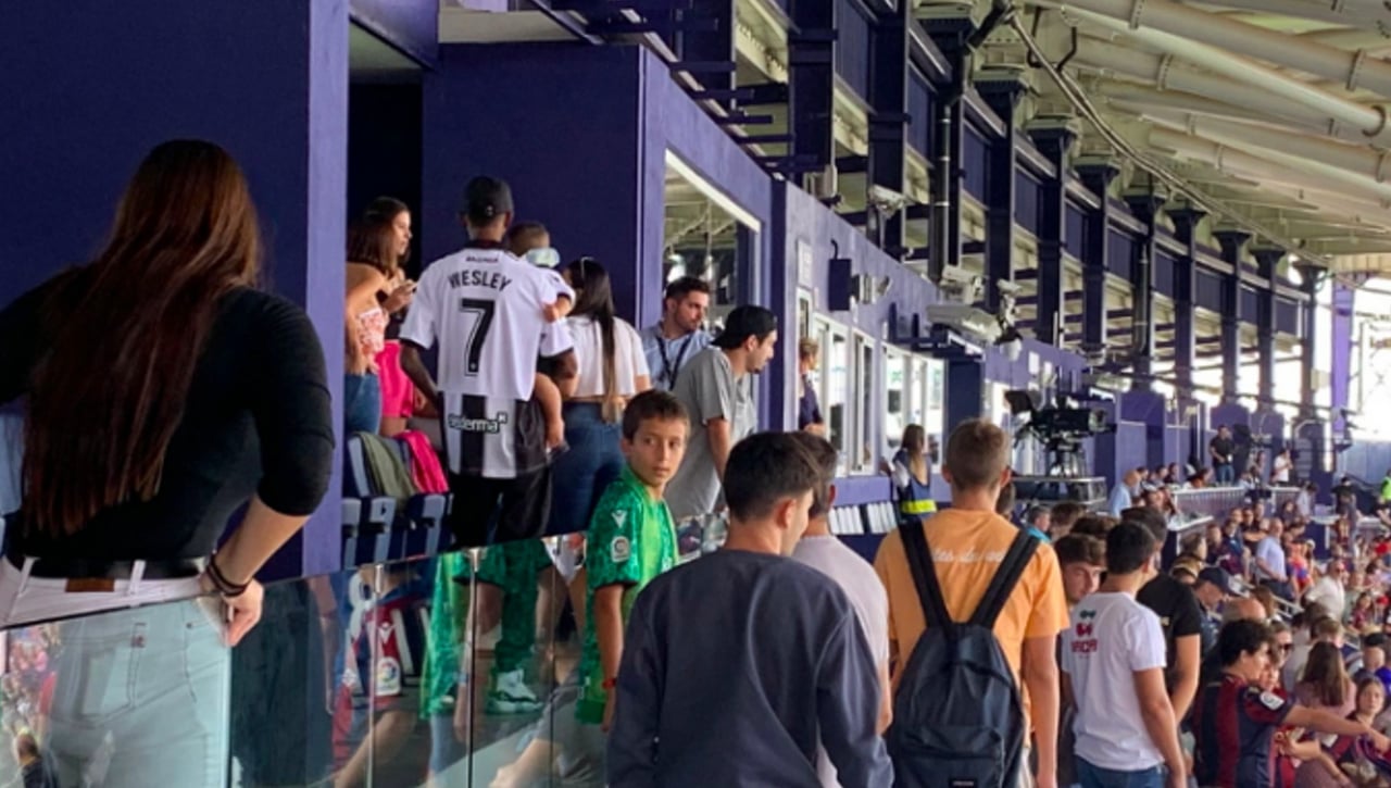La afición del Levante lo paga con Campaña