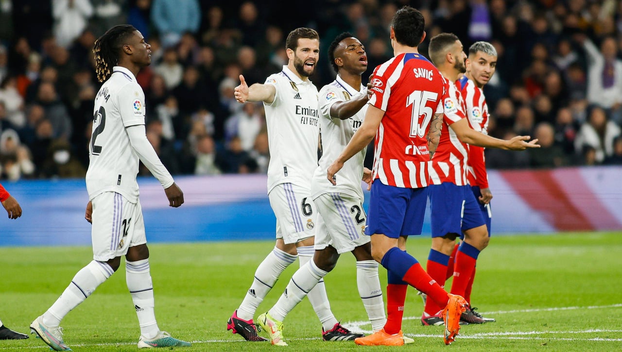 El Atlético de Madrid estalla y calienta el derbi