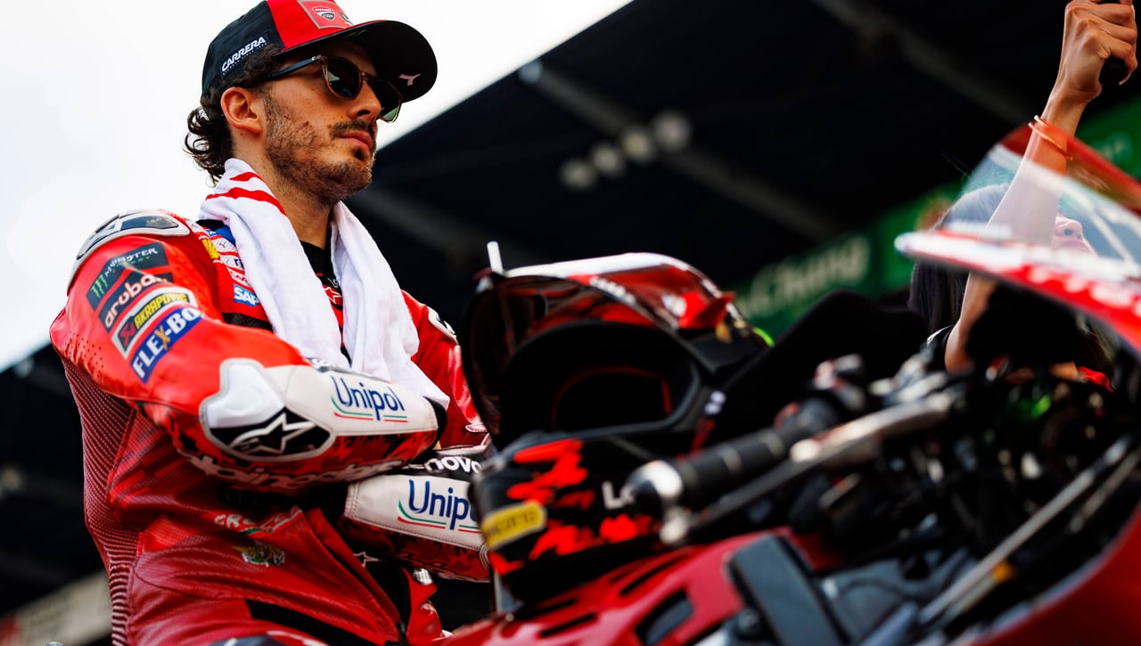 Bagnaia sucumbe con Ducati y arremete contra Márquez