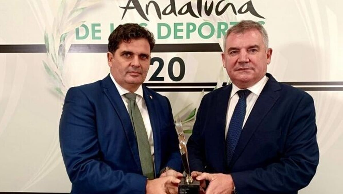 Duro comunicado de las peñas del Cádiz contra Vizcaíno y Contreras