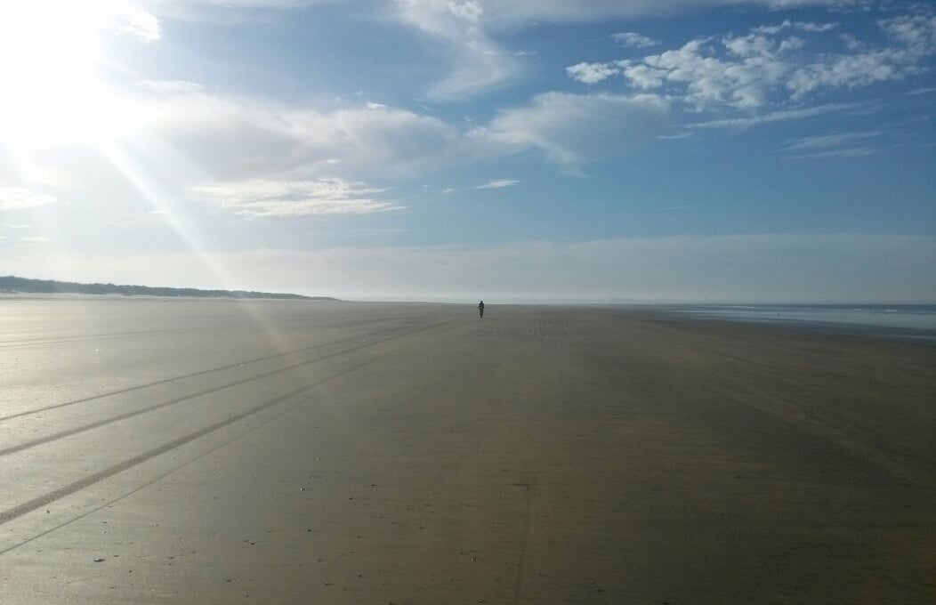 La playa más larga de España está en Andalucía: kilómetros de arena para disfrutar