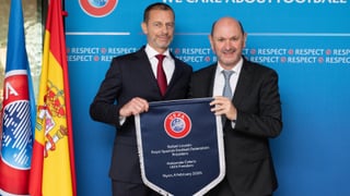 Louzán se reúne con la UEFA con su inhabilitación de fondo