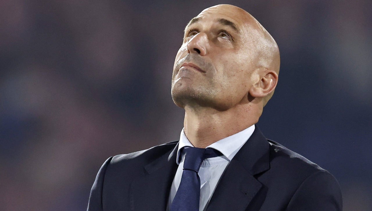 Queman un muñeco de Rubiales para denunciar el machismo