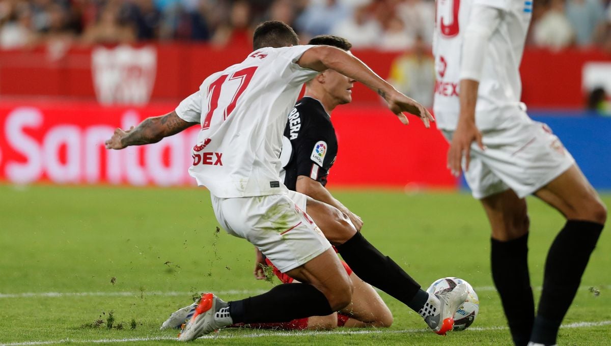 La falta al límite de Ander Herrera, la desesperación de En-Nesyri y el resto de imágenes del Sevilla-Athletic