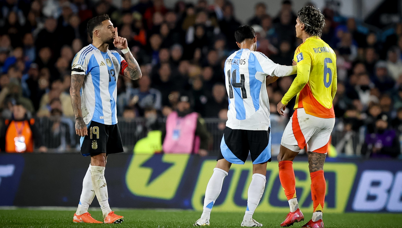 El reencuentro entre Otamendi y Richard Ríos