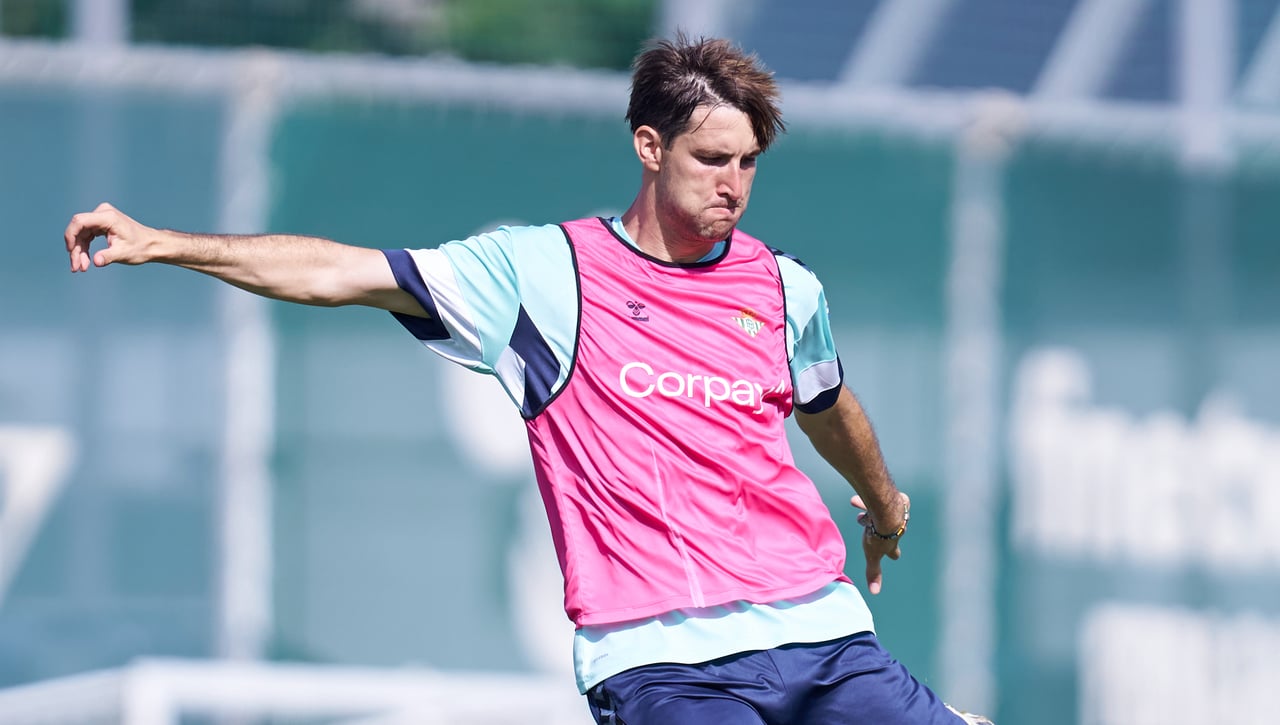 El agente de Miranda mete presión al Betis