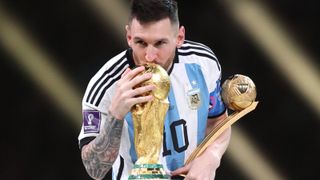 Messi se convierte en 'Dios' de Argentina y alcanza a Maradona