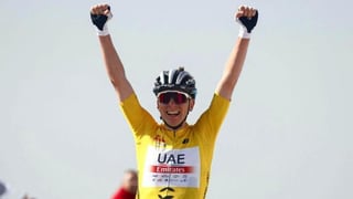 Pogacar sigue exhibiéndose