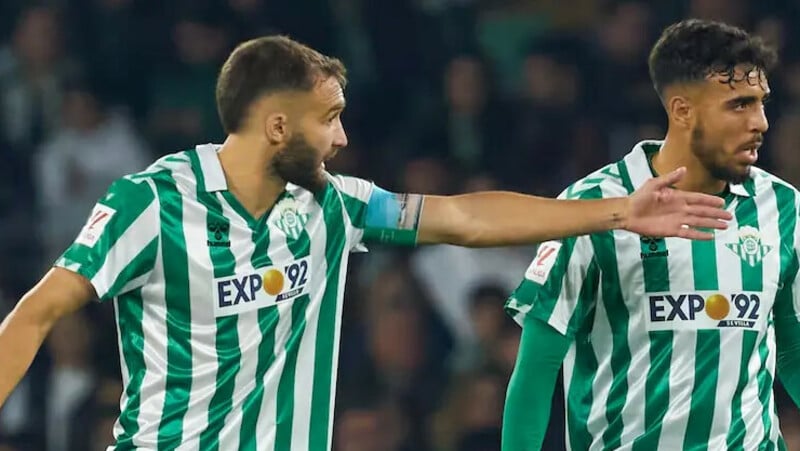 El Betis echa el cerrojo con Pezzella y Chadi Riad
