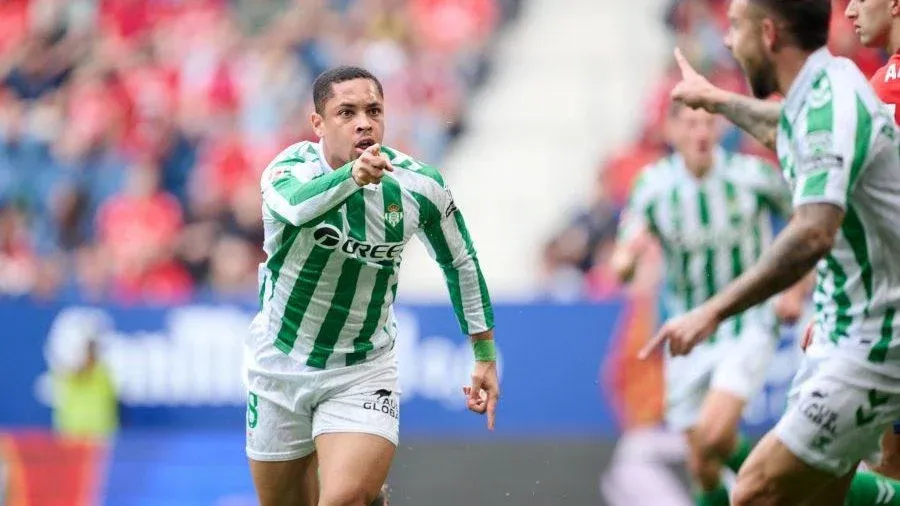 El plan del Barça para alejar a Vitor Roque del Betis