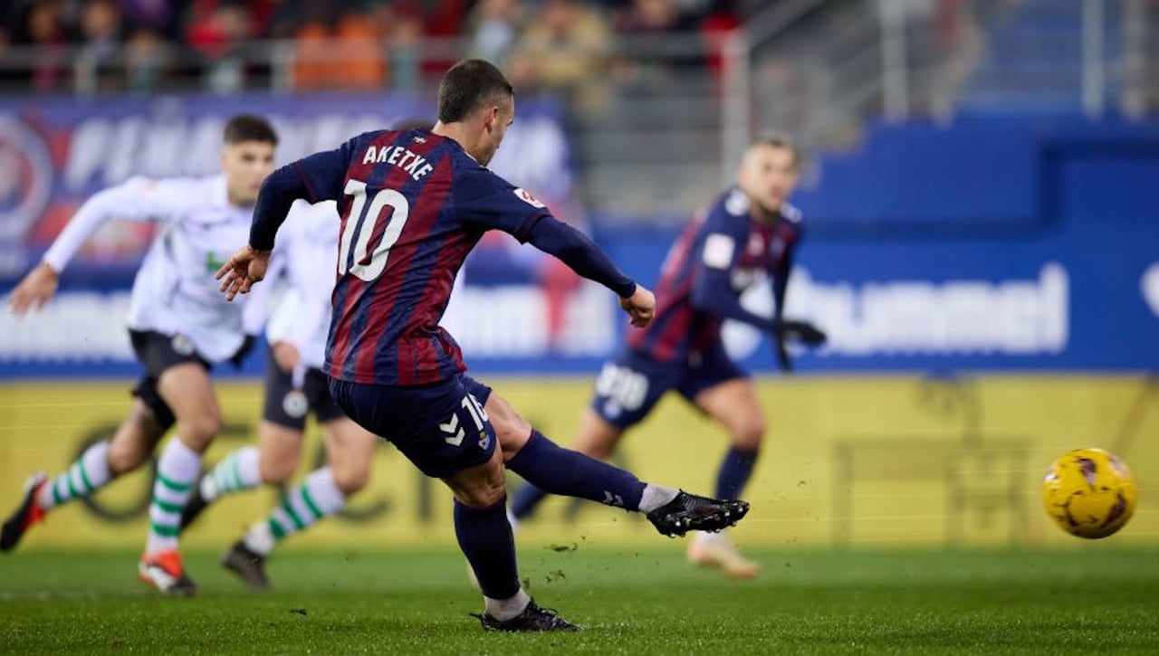 Eibar 2-0 Racing de Santander: Ipurua se apunta al ascenso a Primera