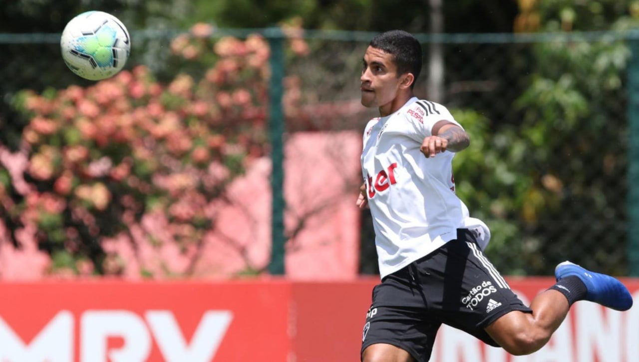 El Betis valora 'pescar' de nuevo en Brasil, en este caso un 'stopper'