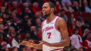 Jordi Fernández sufre a Kevin Durant y Philadelphia devuelve al 'cole' a Cooper Flagg