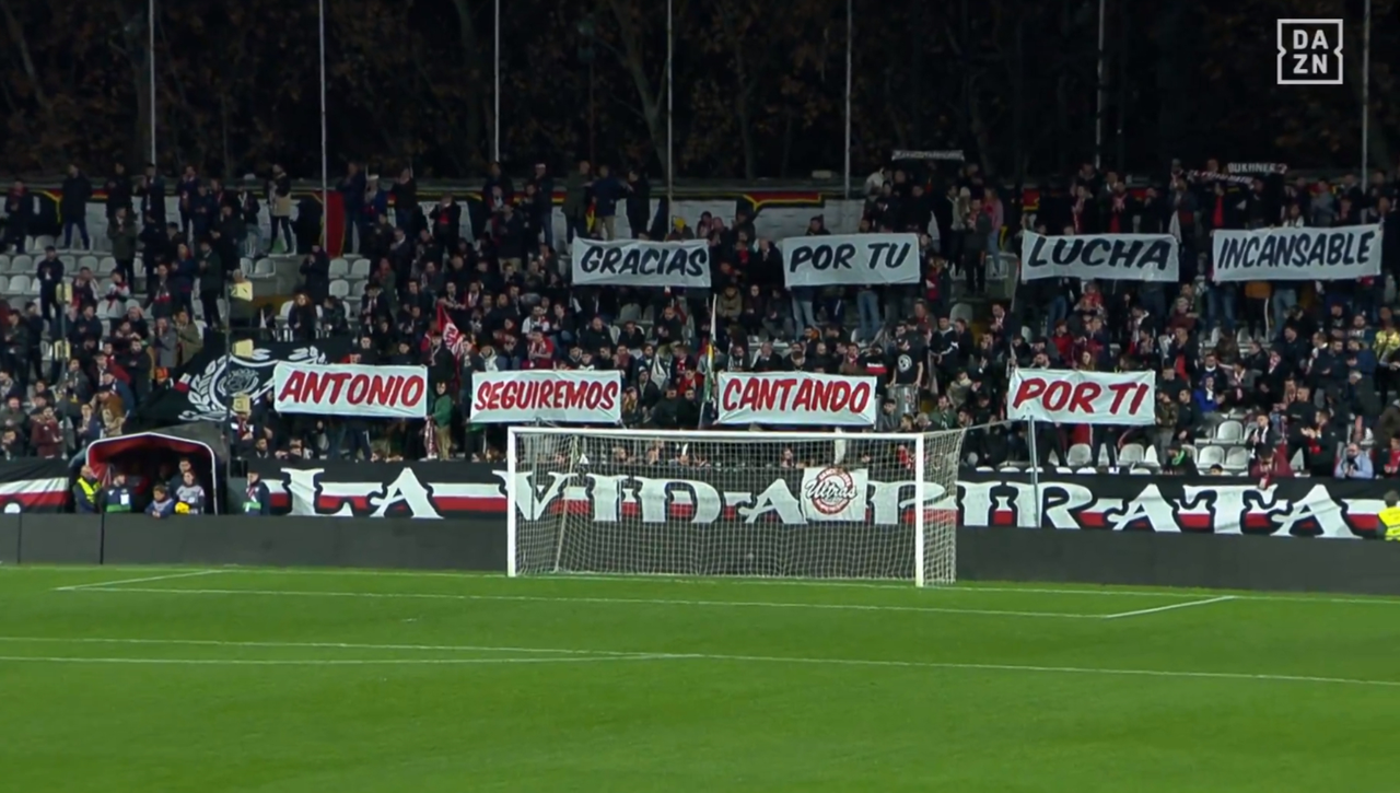El homenaje en Vallecas no fue por el fallecimiento del aficionado del Granada