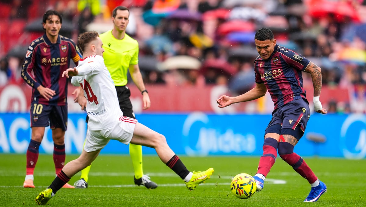 Ante el Alavés, una 'caja de bombas' llamada Galech Apezteguía