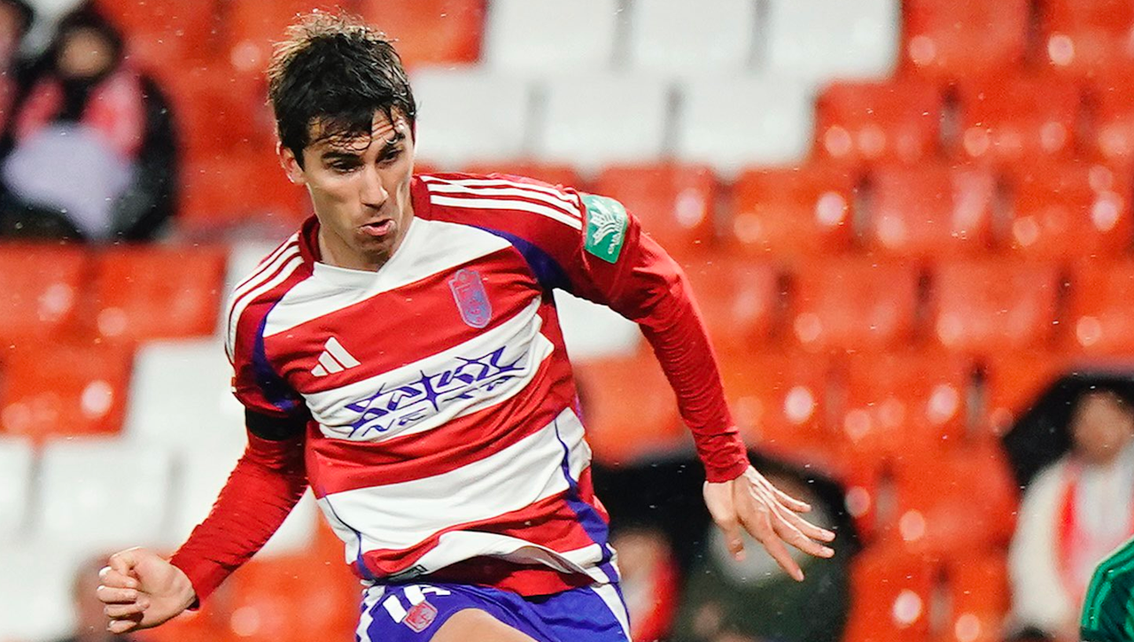 Manu Lama pasa de ser titular con Escribá a suplente con Pacheta