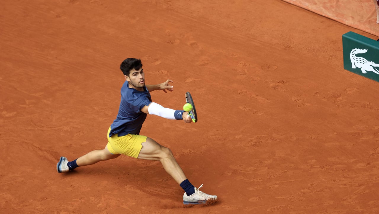 Alcaraz - Tsitsipas: horario, canal y dónde ver en TV y online el partido de Carlos Alcaraz en Roland Garros 2024