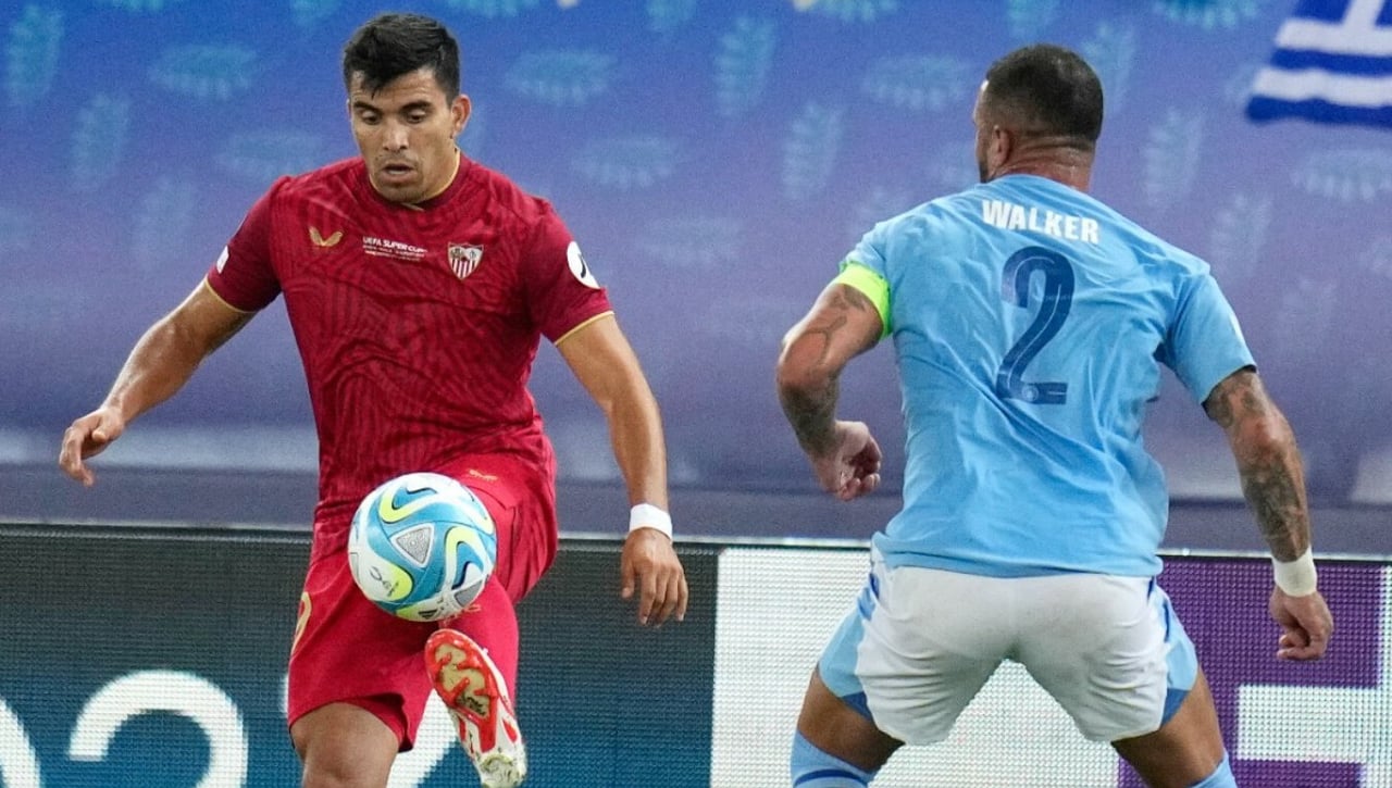 El Sevilla pone precio a Acuña y el Aston Villa promete subir su oferta