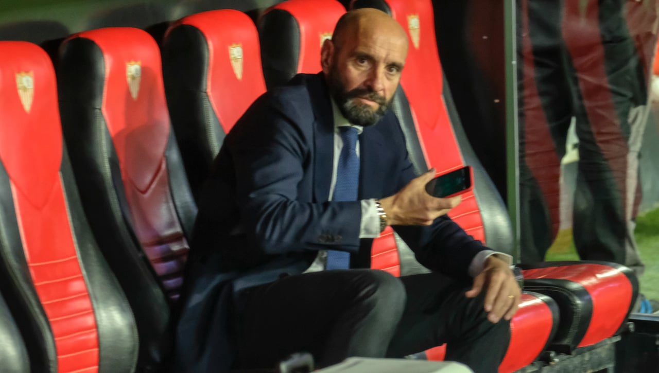 Monchi se disculpa por un desafortunado 'Me Gusta' contra Vinicius mientras le llueven los palos en Madrid 