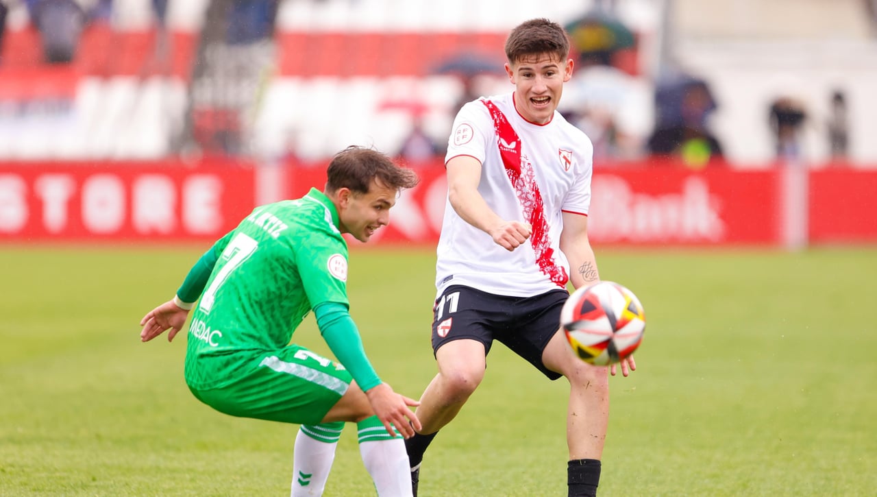 Así quedan los dos grupos de Primera RFEF con Sevilla Atlético y Betis Deportivo