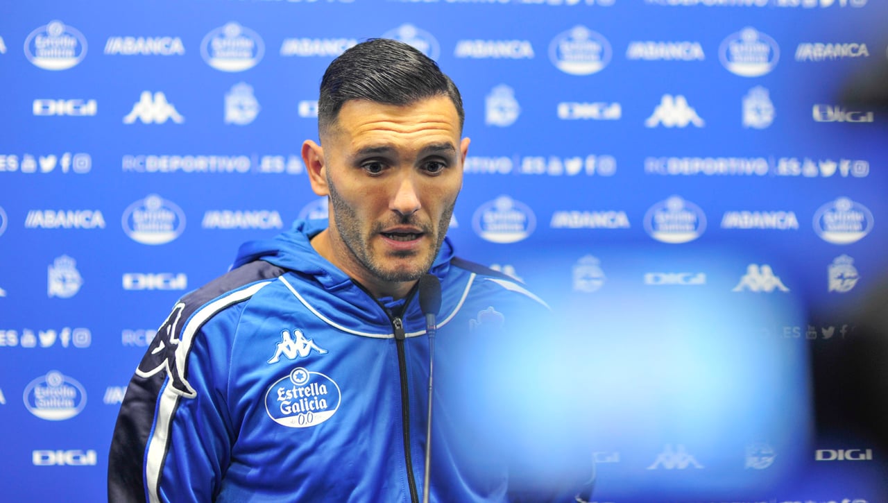Lucas Pérez, enorme dentro y fuera del campo