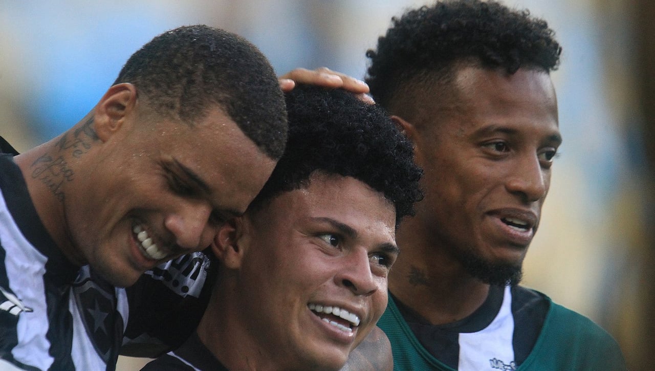 Resucita sin entrenador ni Luiz Henrique en el derbi y hace viral una forma de perder tiempo