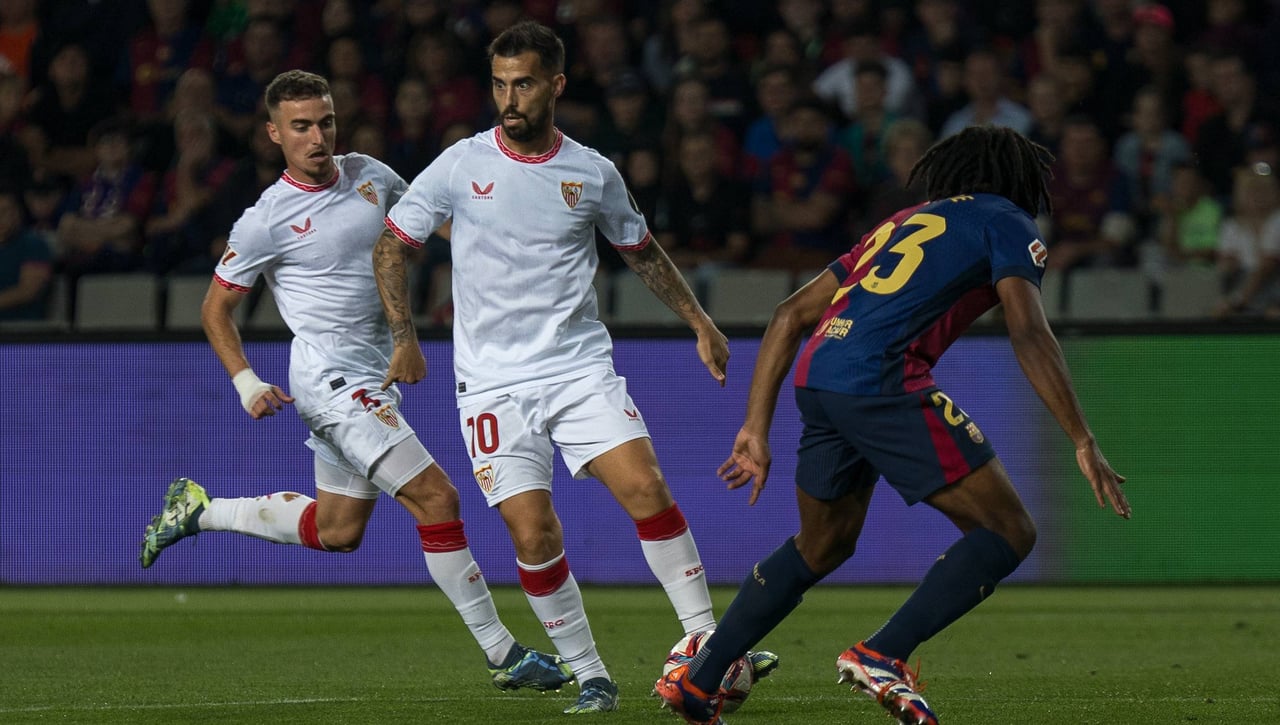 Suso, con otros planes, muy lejos de un Valencia que no descarta a Iker Losada
