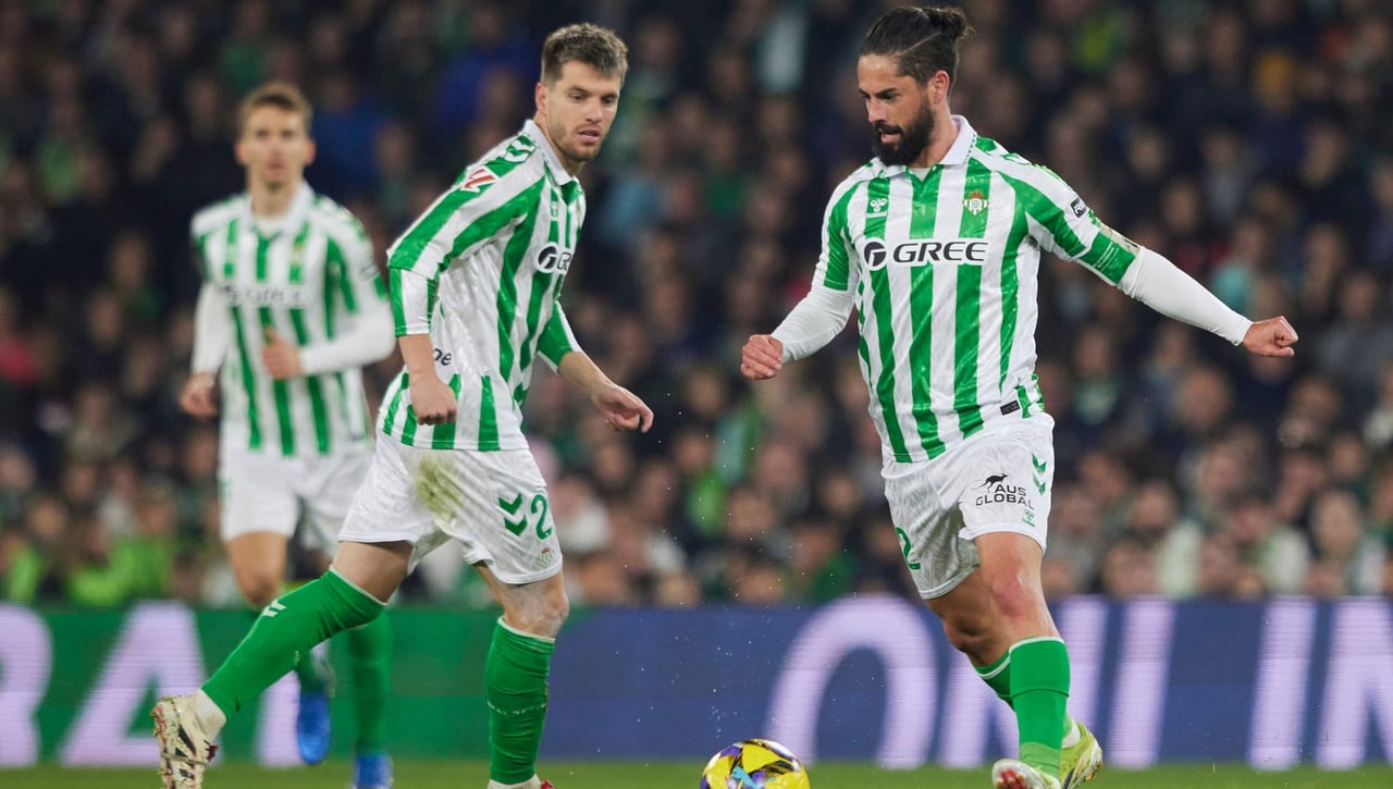 Lo Celso se aleja del área buscando su mejor sitio en el Betis