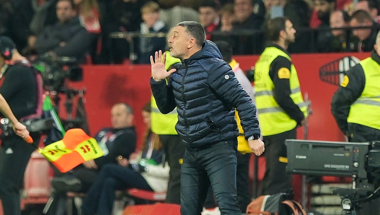 García Pimienta recula sobre el mercado invernal y clama por el penalti a Sow